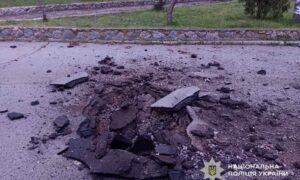 У Нікополі окупанти спрямували FPV-дрони на будинки, поранено чоловіка, у районі пошкоджені АЗС та поштове відділення, також під обстрілами були Дніпро та Криворіжжя - поліція (фото)