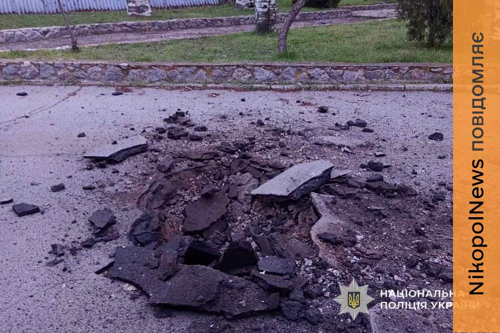 У Нікополі окупанти спрямували FPV-дрони на будинки, поранено чоловіка, у районі пошкоджені АЗС та поштове відділення, також під обстрілами були Дніпро та Криворіжжя - поліція (фото)