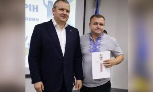 з Нікополя