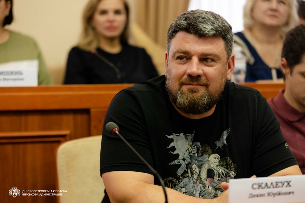 звільнено керівника одного із напрямків (4) звільнено керівника одного із напрямків (4)
