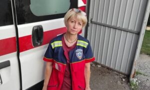 Малюк народився просто біля блокпоста на небезпечній трасі: медик з Нікополя прийняла пологи у «швидкій»