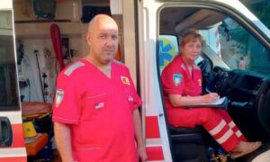 Пасажирка лежала без свідомості на підлозі автобуса: на виїзді з Нікополя ворожі дрони влаштували «сафарі» цивільний транспорт – подробиці жахливого дня від медиків