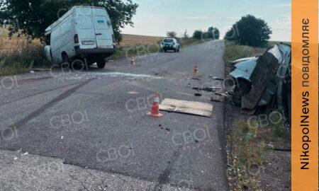 ДТП на Криворіжжі: автобус рейсу Покров – Познань зіткнувся з вантажівкою, постраждали 2 людей (фото)