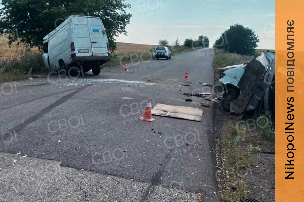 ДТП на Криворіжжі: автобус рейсу Покров – Познань зіткнувся з вантажівкою, постраждали 2 людей (фото)
