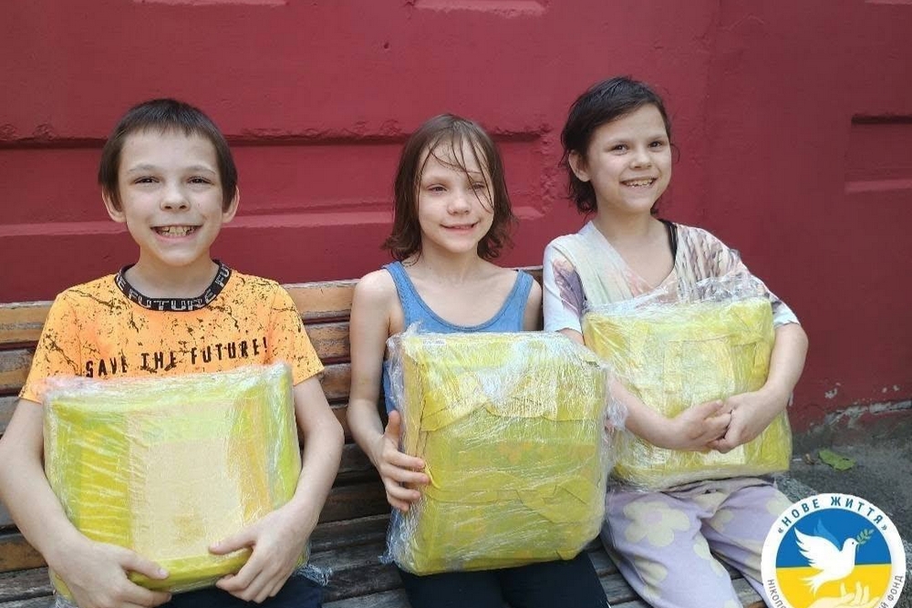 Дітям з Нікополя передали шкільне приладдя5