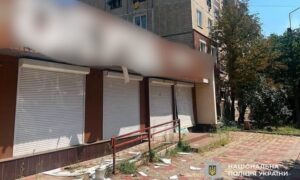 На Нікопольщині окупанти вдарили по багатоповерхівці та атакували FPV-дроном приватний будинок і магазини 3 постраждалих, ще один поранений на Криворіжжі - поліція (фото)