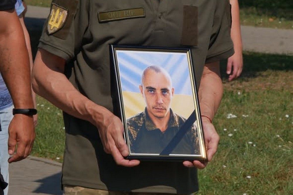 На Нікопольщині сьогодні провели в останню путь 27 річного полеглого Захисника На Нікопольщині сьогодні провели в останню путь 27 річного полеглого Захисника