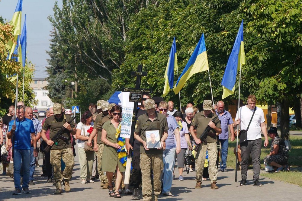 На Нікопольщині сьогодні провели в останню путь 27 річного полеглого Захисника 5 На Нікопольщині сьогодні провели в останню путь 27 річного полеглого Захисника 5