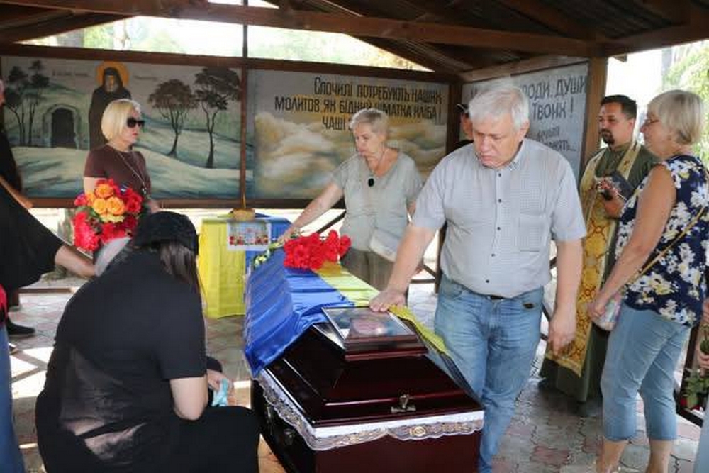 Нікополь провів в останню путь полеглого Захисника4 Нікополь провів в останню путь полеглого Захисника4