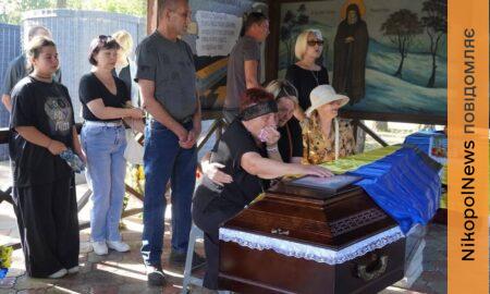 Готував домашні страви для побратимів: Нікополь провів в останню путь полеглого Захисника (фото)
