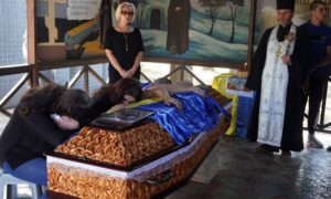 Мріяв побачити світ, але загинув на війні: Нікополь провів в останню путь полеглого Захисника (фото)