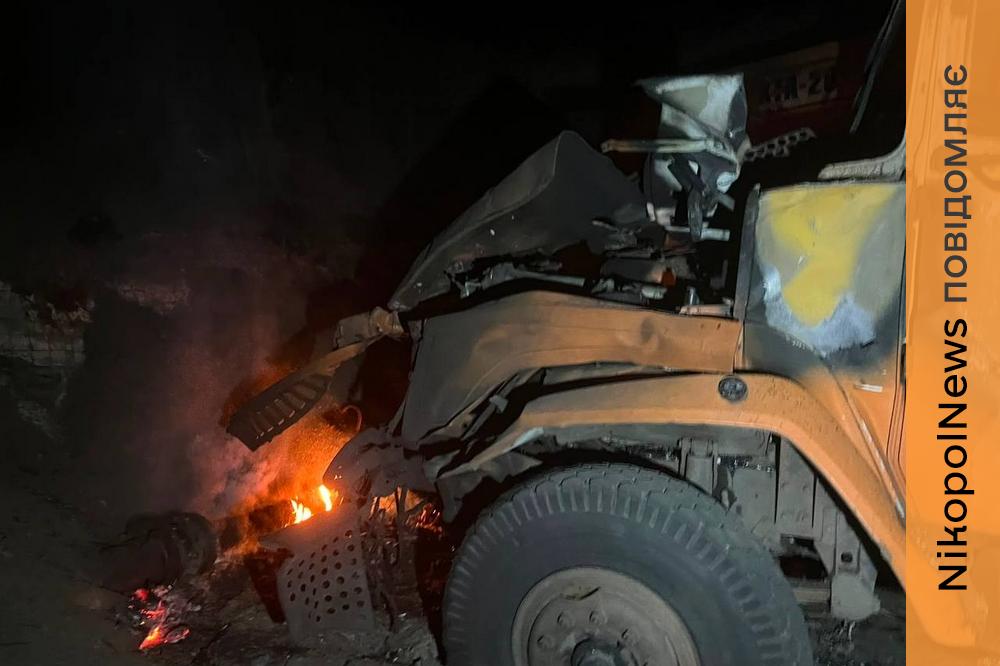 На Нікопольщині пошкоджена пожежна частина, горів автокран, також під ударами ворога були Синельниківський та Камʼянський райони