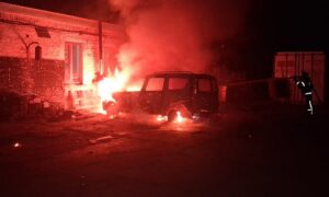 Ворог накрив Нікополь «Градом»: сталися пожежі, пошкоджено приватну оселю, також під ударами були район, Синельниківщина та Криворіжжя (фото)