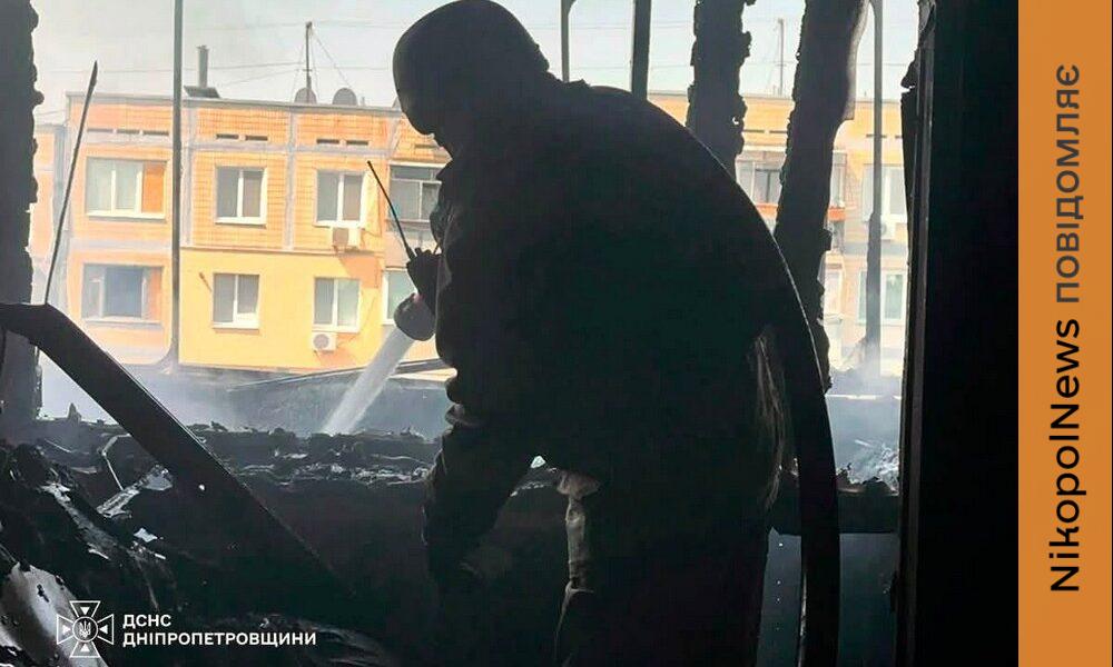 Пожежа у квартирі, вбитий і пораненні: наслідки обстрілів Нікополя та області показали у ДСНС (фото)