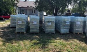 Жителям Покровської сільської громади передали гуманітарну допомогу у вигляді питної води