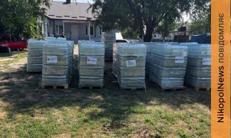 Жителям Покровської сільської громади передали гуманітарну допомогу у вигляді питної води