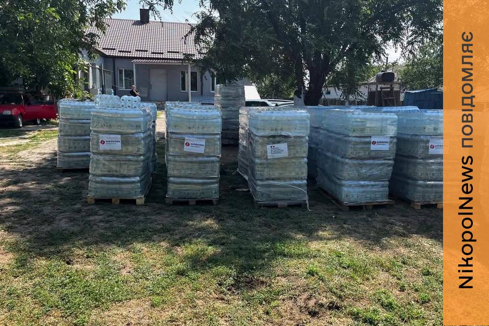 Жителям Покровської сільської громади передали гуманітарну допомогу у вигляді питної води