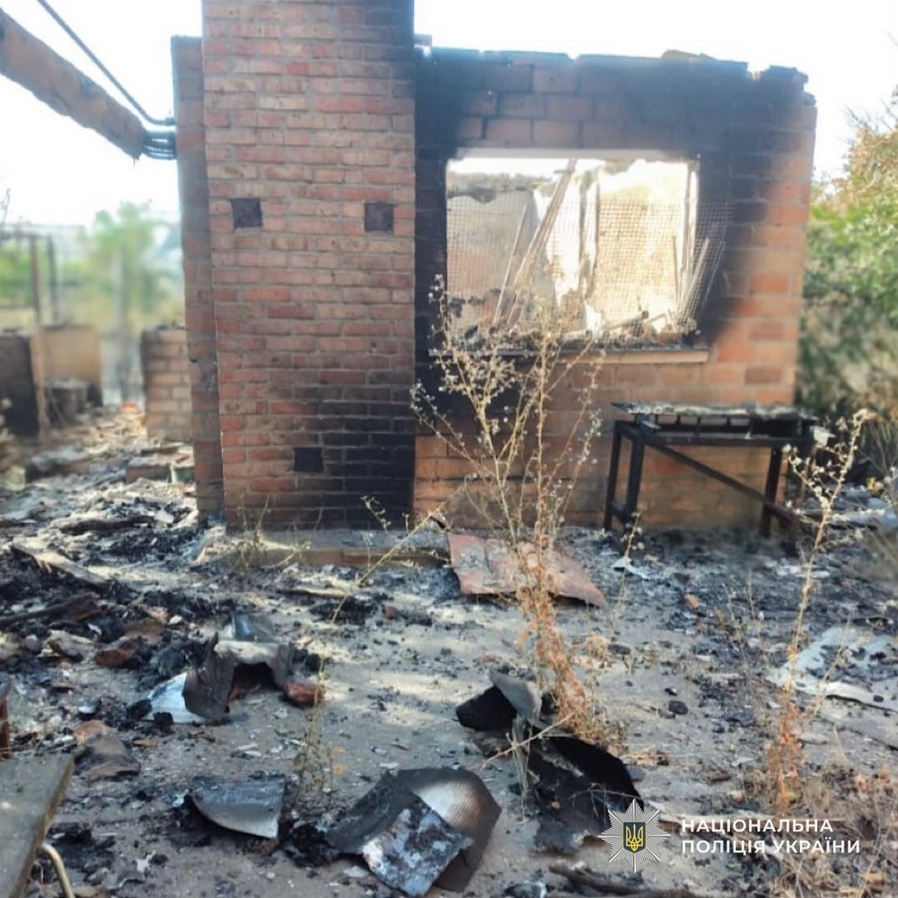 Подробиці обстрілів Нікопольщини і області за добу оприлюднили у поліції. Під ударом були три райони Дніпропетровщини. Поранено правоохоронця. (2) Подробиці обстрілів Нікопольщини і області за добу оприлюднили у поліції. Під ударом були три райони Дніпропетровщини. Поранено правоохоронця. (2)