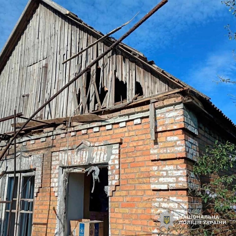 Подробиці обстрілів Нікопольщини і області за добу оприлюднили у поліції. Під ударом були три райони Дніпропетровщини. Поранено правоохоронця. (3) Подробиці обстрілів Нікопольщини і області за добу оприлюднили у поліції. Під ударом були три райони Дніпропетровщини. Поранено правоохоронця. (3)