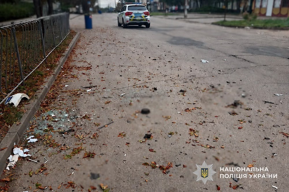Подробиці обстрілів Нікопольщини і області за добу оприлюднили у поліції. Під ударом були три райони Дніпропетровщини. Поранено правоохоронця. (4) Подробиці обстрілів Нікопольщини і області за добу оприлюднили у поліції. Під ударом були три райони Дніпропетровщини. Поранено правоохоронця. (4)