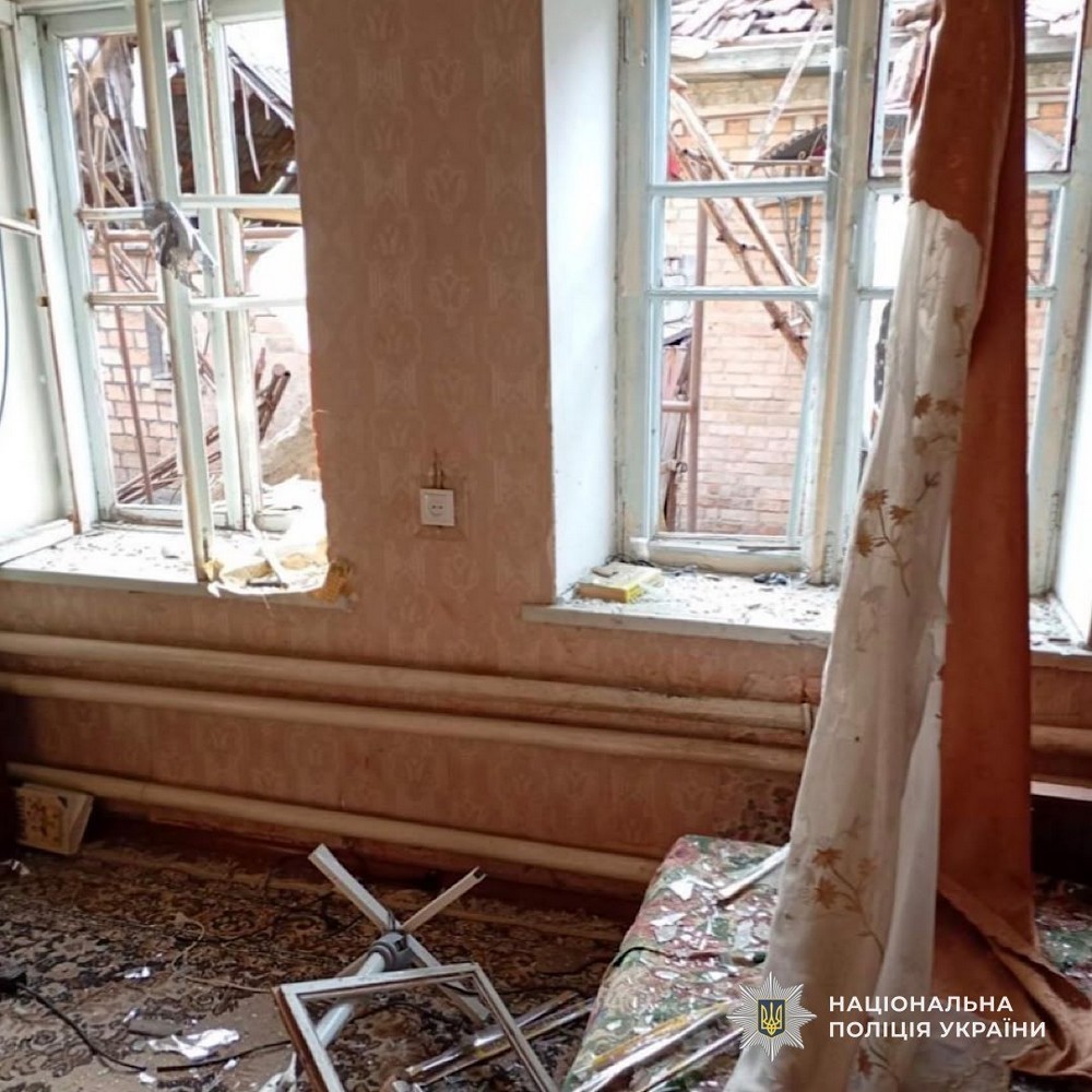 Подробиці обстрілів Нікопольщини і області за добу оприлюднили у поліції. Під ударом були три райони Дніпропетровщини. Поранено правоохоронця. (7) Подробиці обстрілів Нікопольщини і області за добу оприлюднили у поліції. Під ударом були три райони Дніпропетровщини. Поранено правоохоронця. (7)