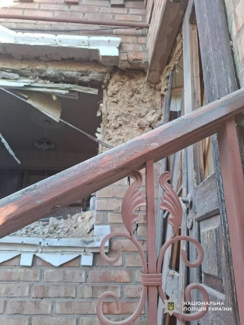 Пошкоджено супермаркет у Нікополі2 Пошкоджено супермаркет у Нікополі2