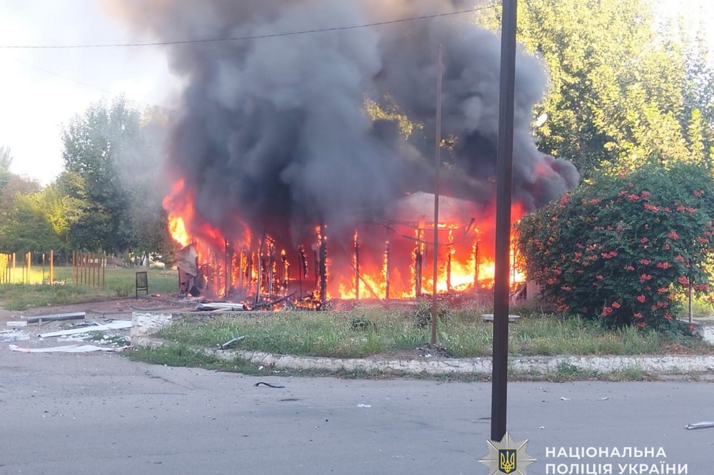 Пошкоджено супермаркет у Нікополі8 Пошкоджено супермаркет у Нікополі8