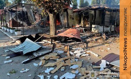 Сьогодні у Нікополі дрон на оптоволокні влучив у будівлю поліції, поранено жінку вчора у районі: правоохоронці розповіли про наслідки обстрілів Нікопольщини і Криворіжжя (фото)