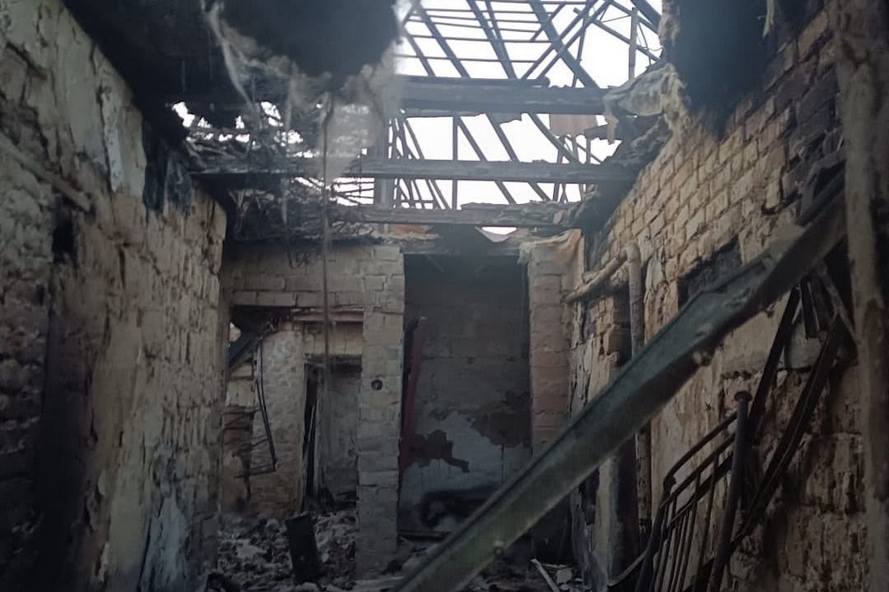 Сьогодні у Нікополі дрон на оптоволокні влучив у будівлю 5