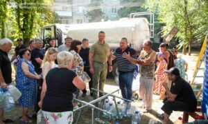 У Марганці триває будівництво резервної гілки водогону: начальник ДніпроОВА Олександр Ганжа відвідав місто