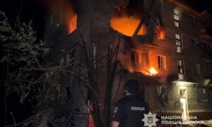 Ворог ударив БпЛА по житлових будинках у Марганці: загинуло немовля, 11 людей поранені — подробиці від поліції (фото)
