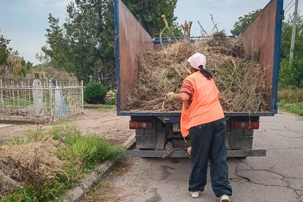 У Марганці комунальники працювали над благоустроєм