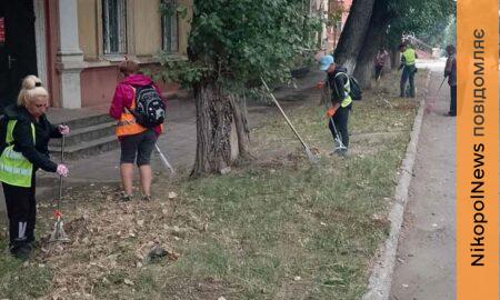 У Марганці комунальники працювали над благоустроєм міста та ліквідацією наслідків обстрілів: що зробили за тиждень (фото)