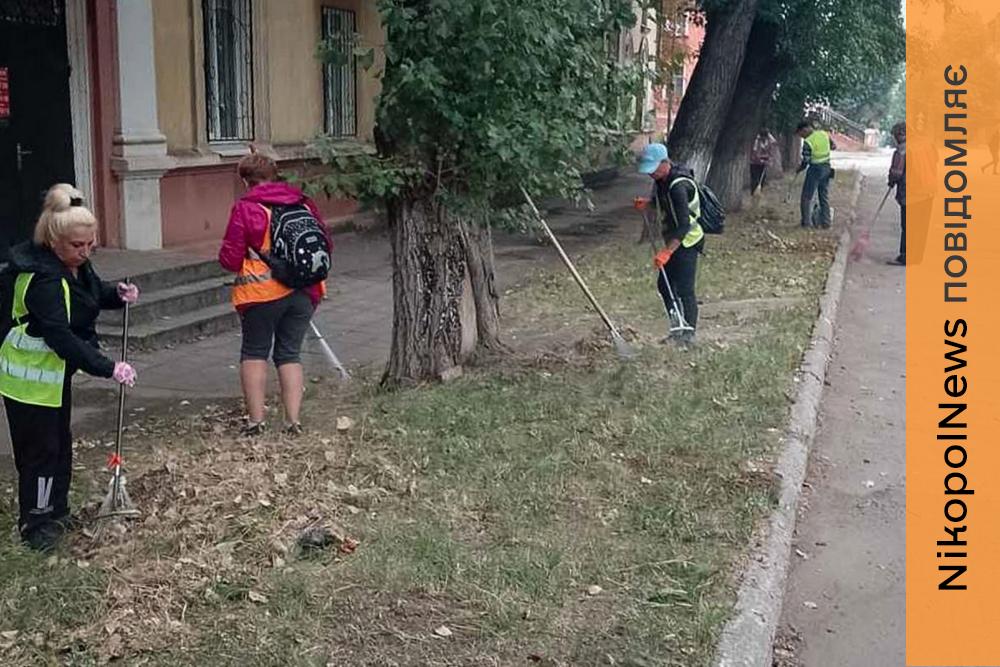 У Марганці комунальники працювали над благоустроєм міста та ліквідацією наслідків обстрілів: що зробили за тиждень (фото)