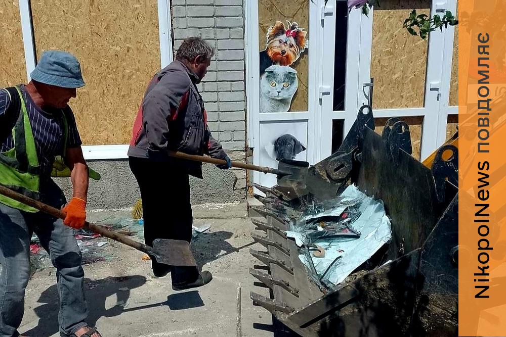 У Марганці ліквідовували наслідки обстрілів і впорядковували місто: що зробили комунальники за тиждень