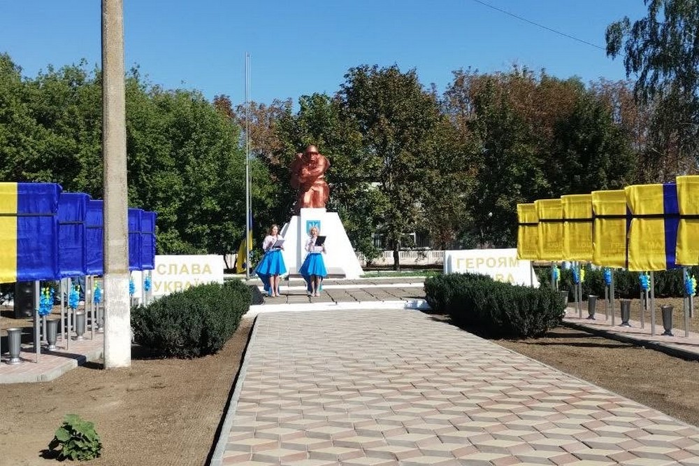 У Мозолевській громаді сьогодні відкрили Алею Слави полеглих Захисників 2