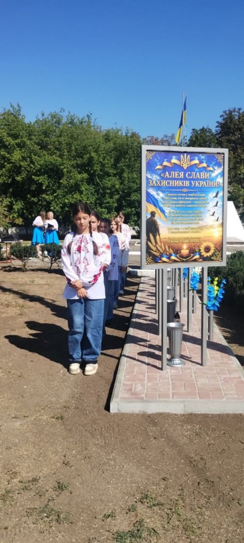 У Мозолевській громаді сьогодні відкрили Алею Слави полеглих Захисників 5