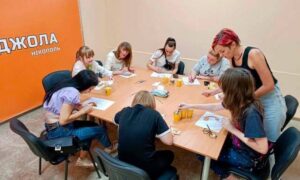 Арттерапія у Нікополі: діти та дорослі малювали картини кавою (фото)