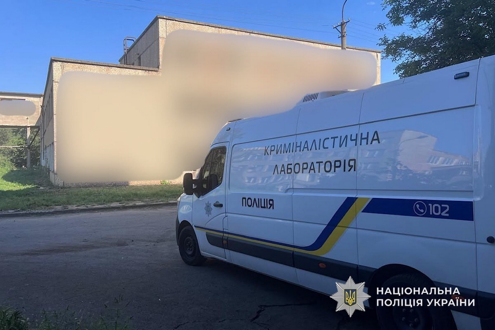 У Нікополі FPV дрон влучив у багатоповерхівку У Нікополі FPV дрон влучив у багатоповерхівку