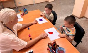 Творчість, моторика та нові навички: у Нікополі проводять заняття для дітей