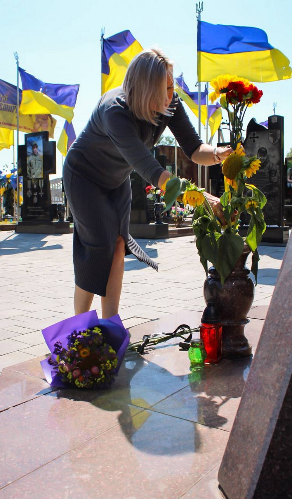 У Нікополі на Алеї Героїв молитовно згадали полеглих Захисників України (12)