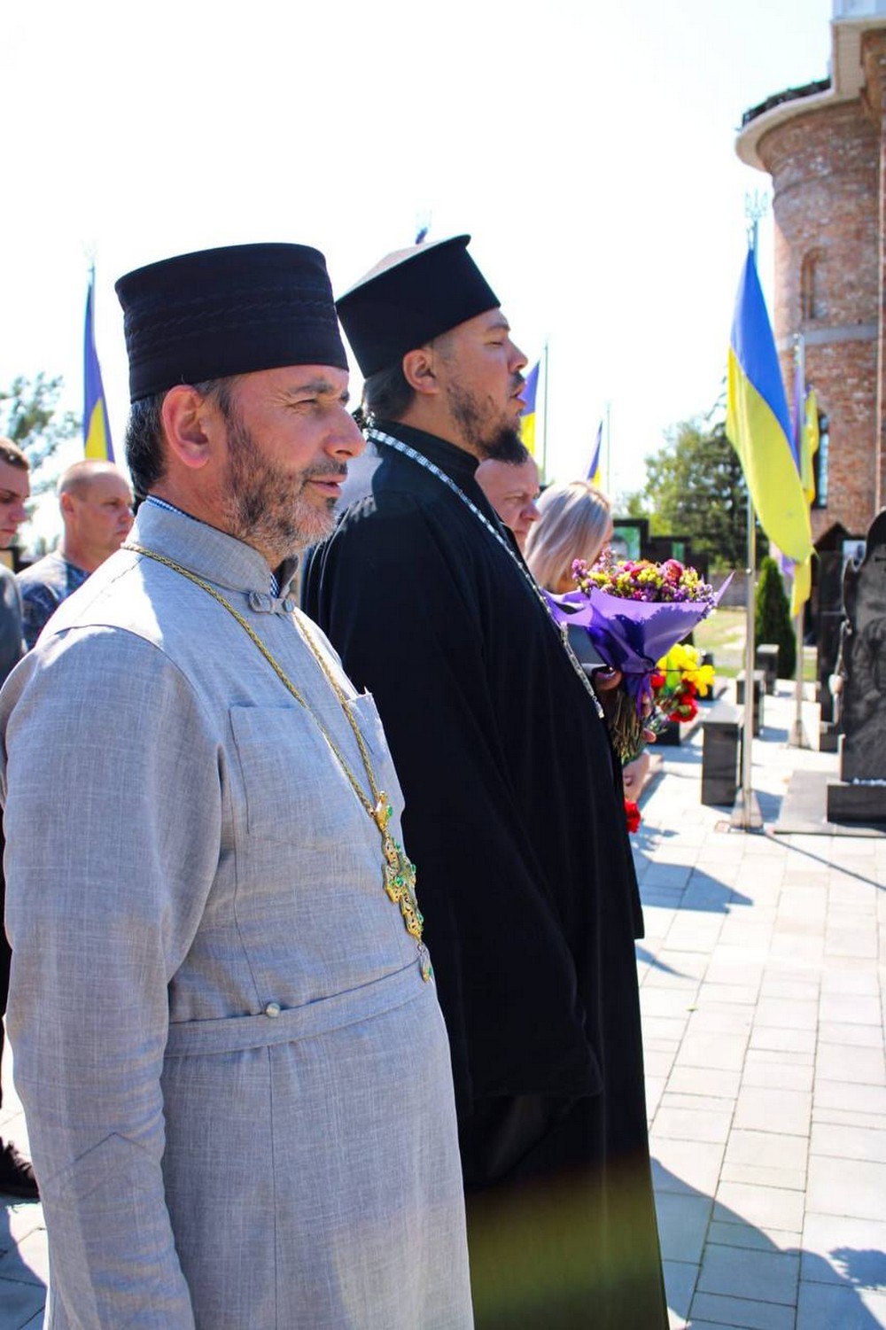 У Нікополі на Алеї Героїв молитовно згадали полеглих Захисників України (13)