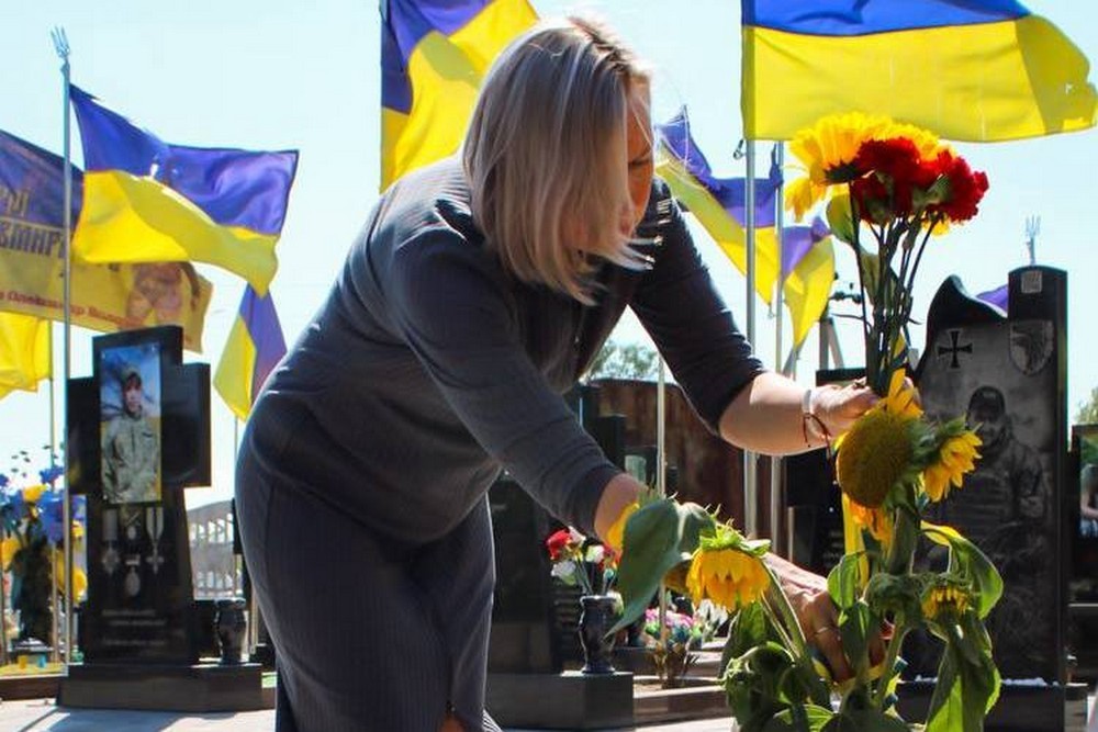 У Нікополі на Алеї Героїв молитовно згадали полеглих Захисників України (4)