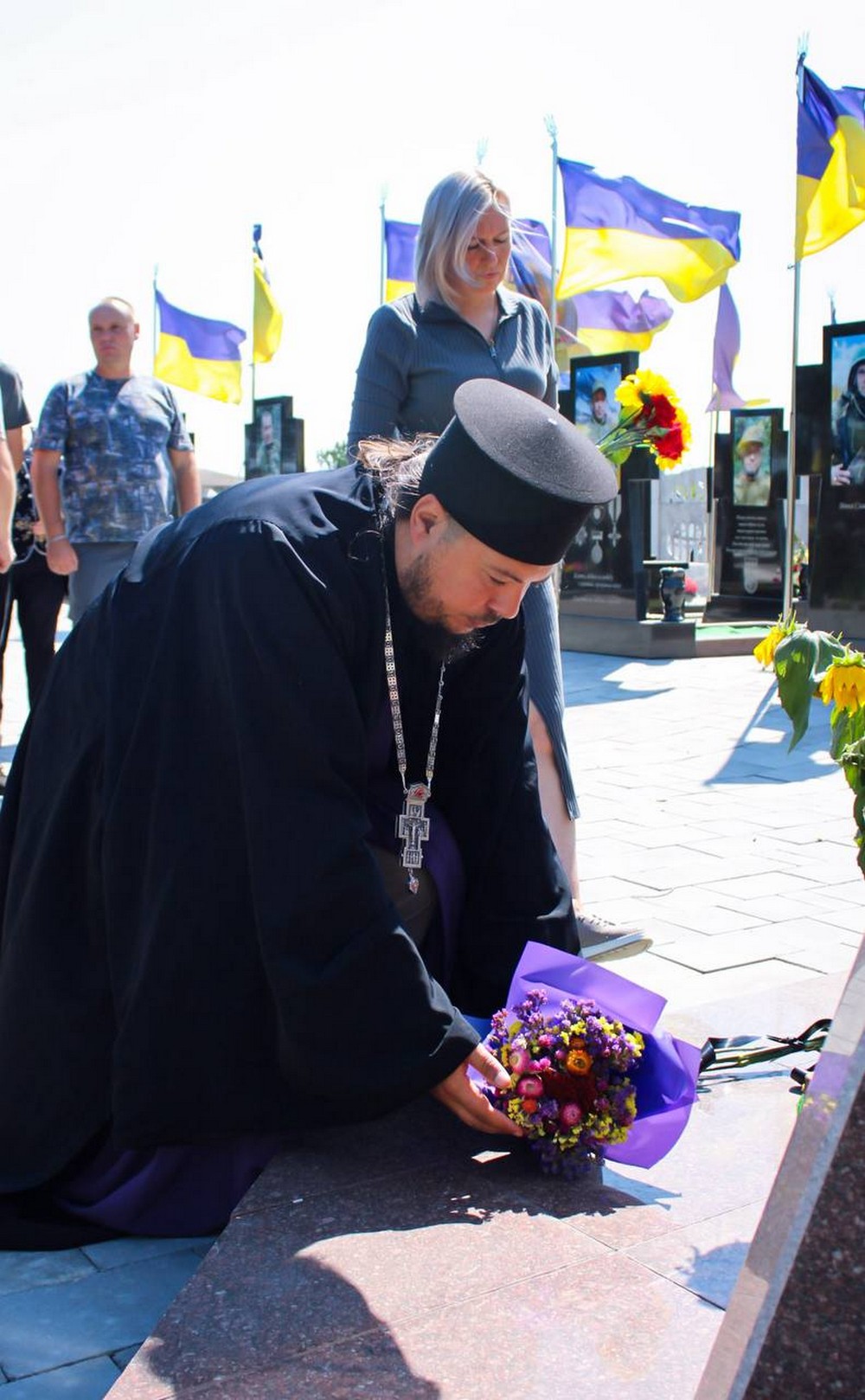 У Нікополі на Алеї Героїв молитовно згадали полеглих Захисників України (5)