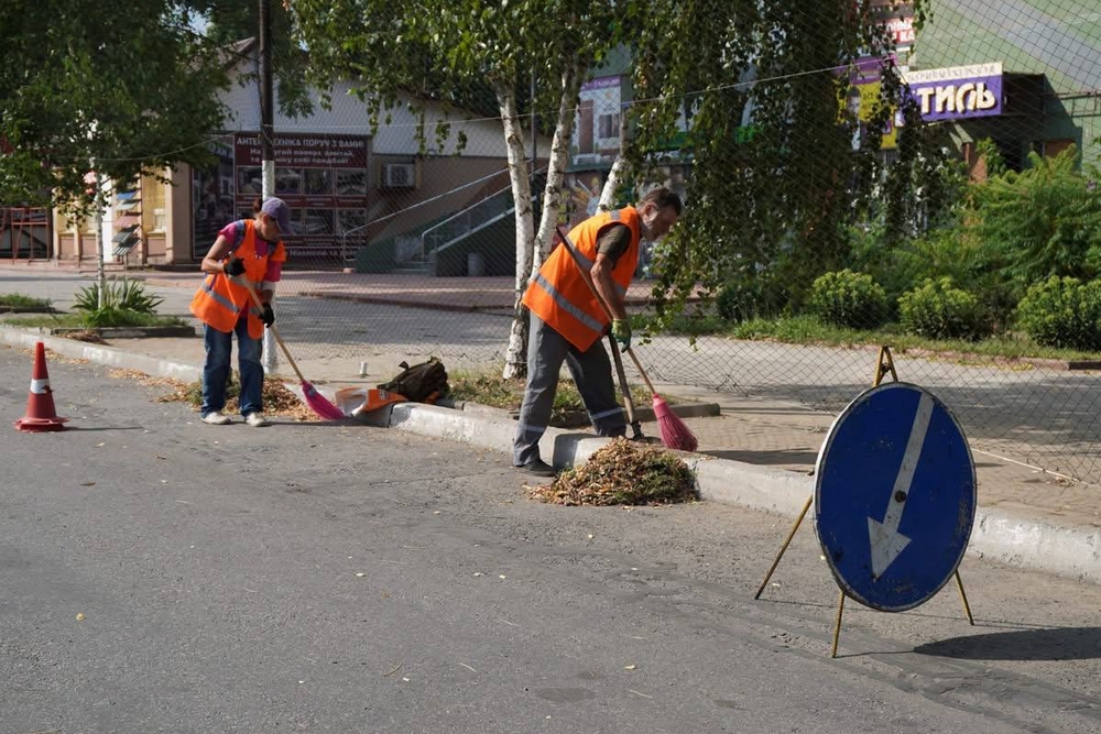 У Нікополі ремонтують пошкоджені13 У Нікополі ремонтують пошкоджені13