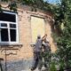 У Нікополі ремонтують пошкоджені обстрілами