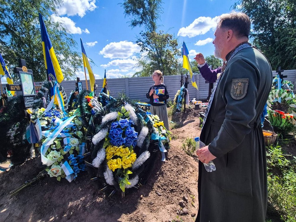 У Нікополі сьогодні на Алеї Почесних звершили спільну молитву (1)