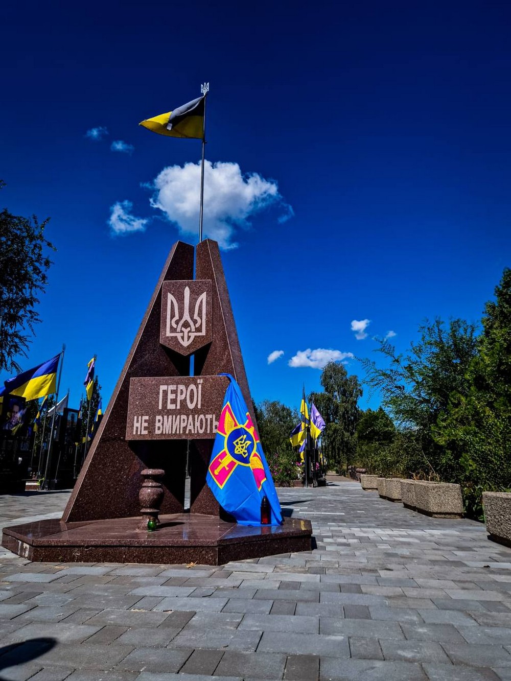 У Нікополі сьогодні на Алеї Почесних звершили спільну молитву (11)