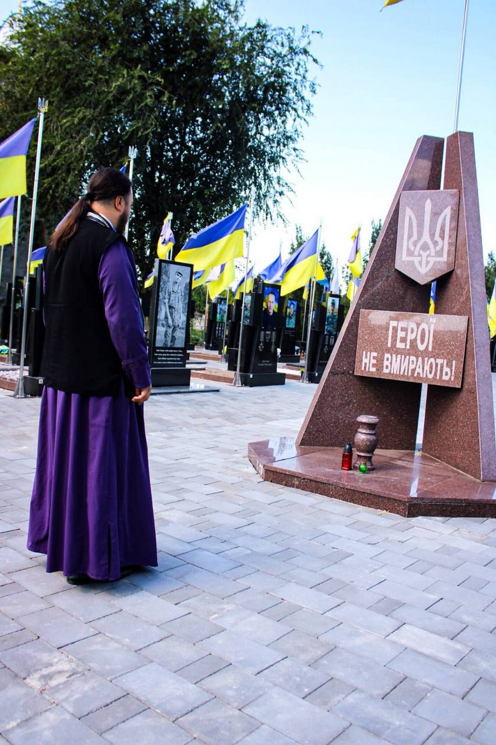 У Нікополі сьогодні на Алеї Почесних звершили спільну молитву (4)