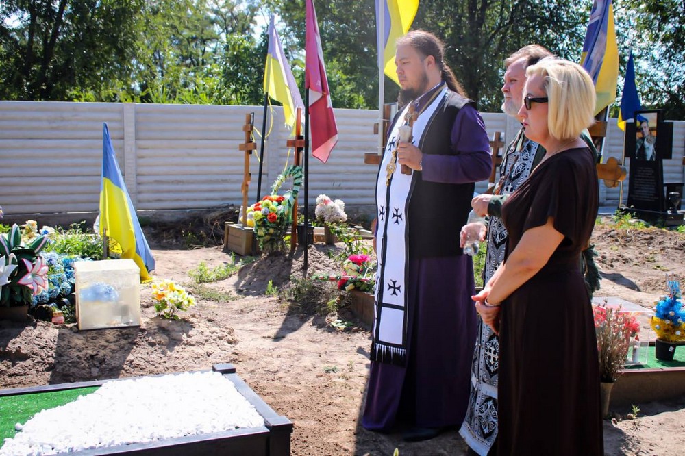 У Нікополі сьогодні на Алеї Почесних звершили спільну молитву (7)
